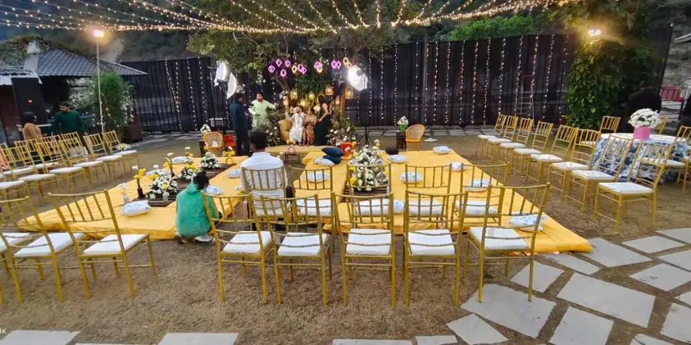Beautiful wedding lawn at Granny's Den near Dhanolti